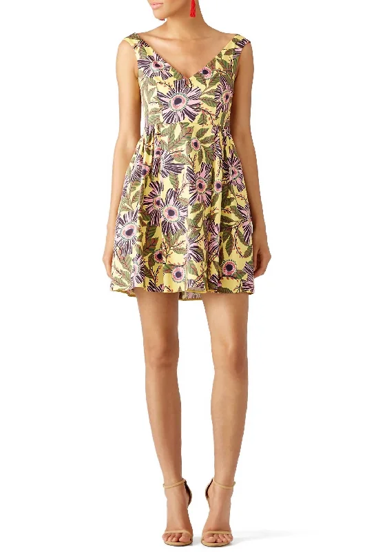 Get The Latest Trends Passion Flower Print Dress In Yellow