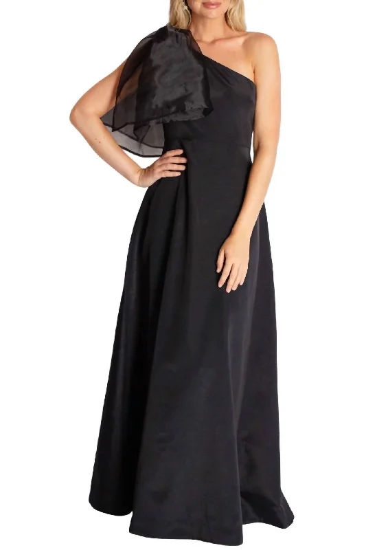 Women's Evening Apparel Vivienne Gown In Black Bengaline