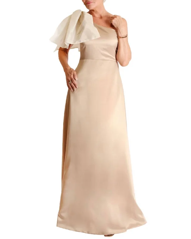 Women's Online Boutique Vivienne Gown In Champagne Satin