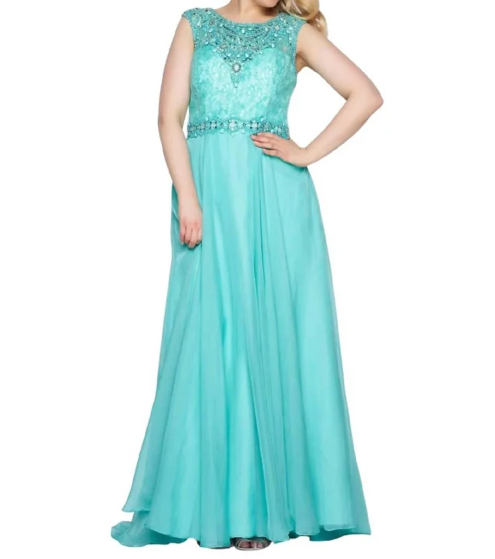 Modern Women's Wardrobe Essentials Chiffon A-Line Gown - Plus In Bright Mint